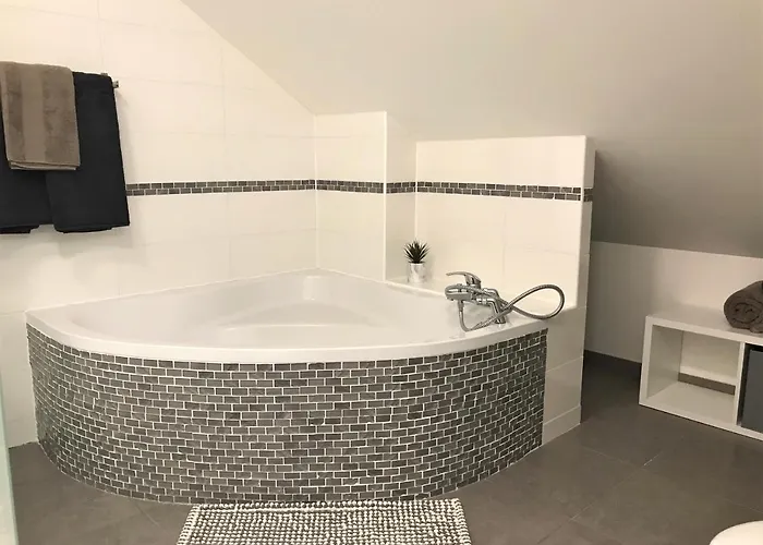 T4 Christina Contemporain, Vue Lac, Climatise Avec Parking エクスレバン