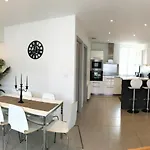 T4 Christina Contemporain, Vue Lac, Climatise Avec Parking *