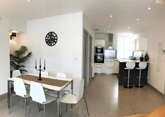 T4 Christina Contemporain, Vue Lac, Climatise Avec Parking *