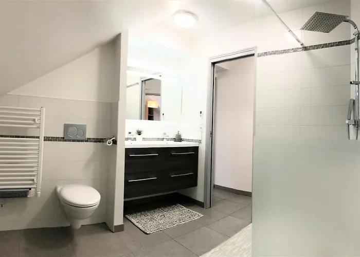 T4 Christina Contemporain, Vue Lac, Climatise Avec Parking Appartement